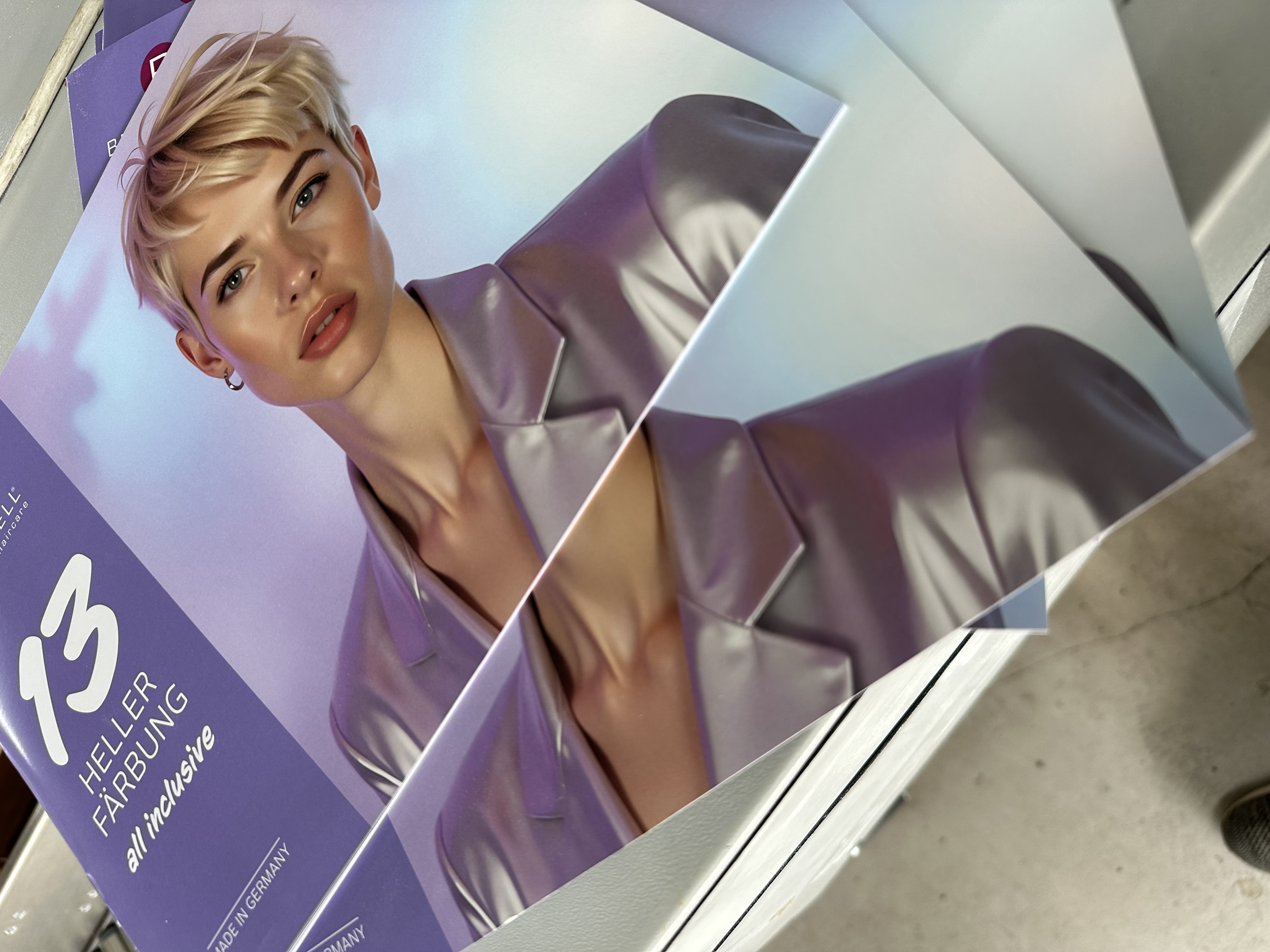 Eine Wire-O-Broschüre im DIN A4 Querformat